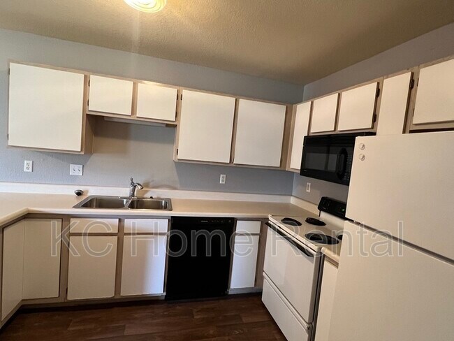 Building Photo - 2128 Highridge Dr