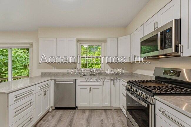 Building Photo - 7867 Painted Daisy Dr