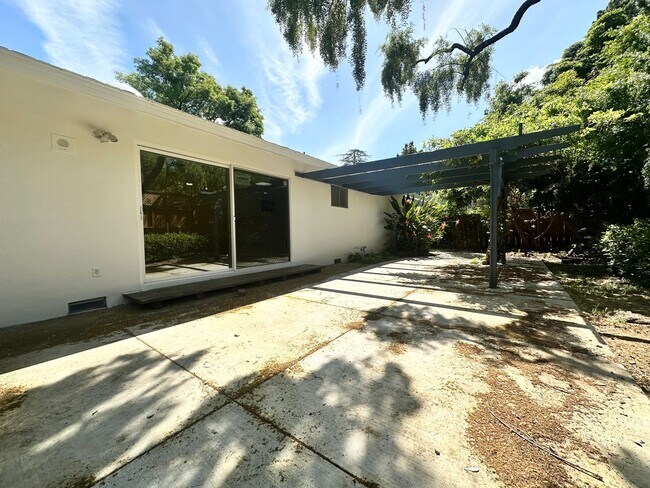 Building Photo - Spacious 4 Bed 2.5 Bath South Los Altos Home - Pool! Great Schools!