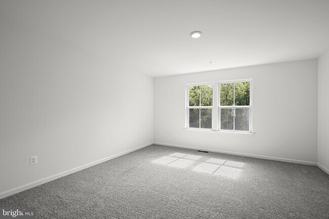 Building Photo - 643 Eastland Row