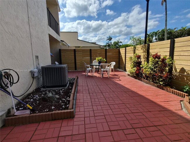 Building Photo - 10904 SW 72nd St