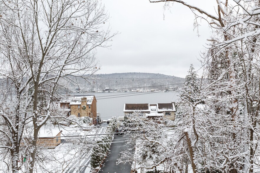 Building Photo - 11 Kushaqua Trl S