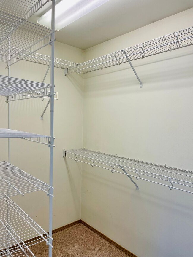 Building Photo - 3 Bedroom DuPont Home for Rent