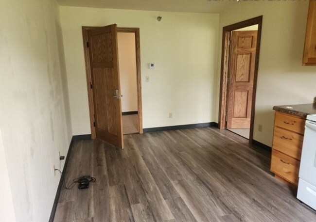 Building Photo - 1 Bedroom 1 Bath Apartment Available- All ...