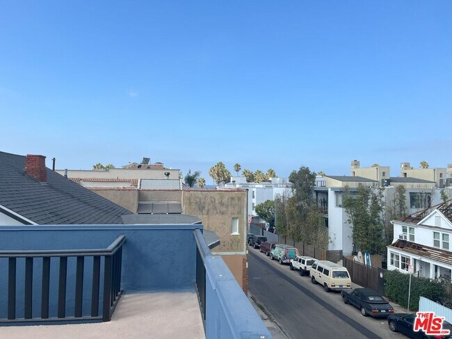 Building Photo - 36 Brooks Ave