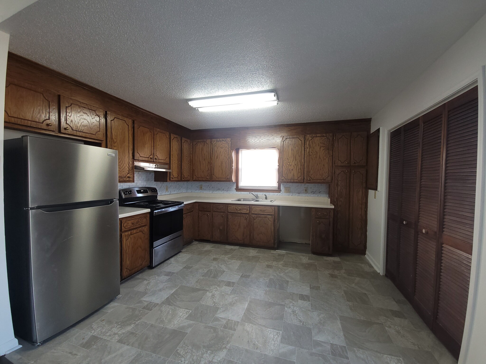 Building Photo - 304 Briggs Ave