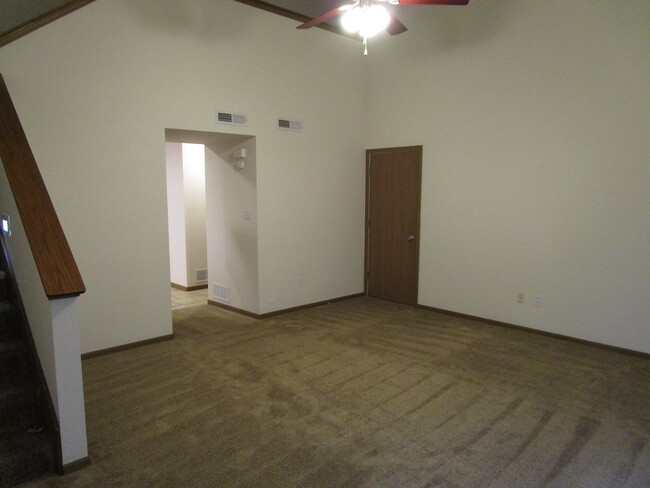 Building Photo - 601-603 Glenstone Dr.