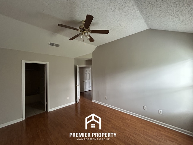 Building Photo - Charming 3BR/2BA Near Southwind | High Ceilings, Hardwood Floors & 2-Car Garage