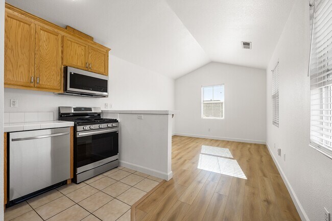 Building Photo - 2025 Northfield Dr