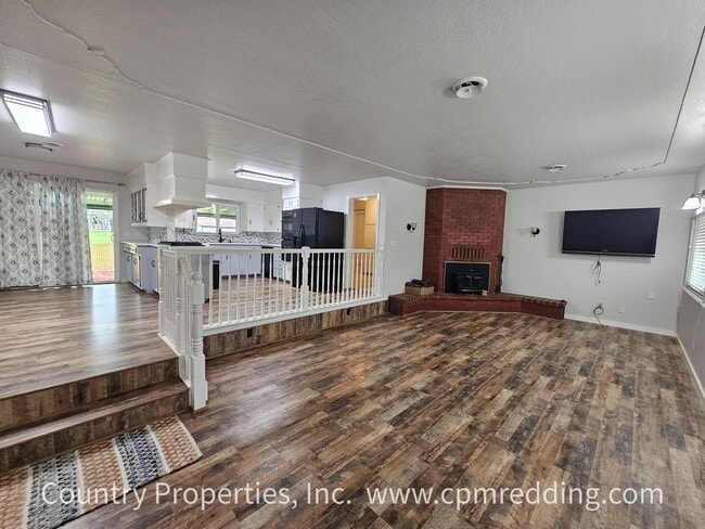 Building Photo - Renovated Gated House on an Acre with Detached Shop in Cottonwood!