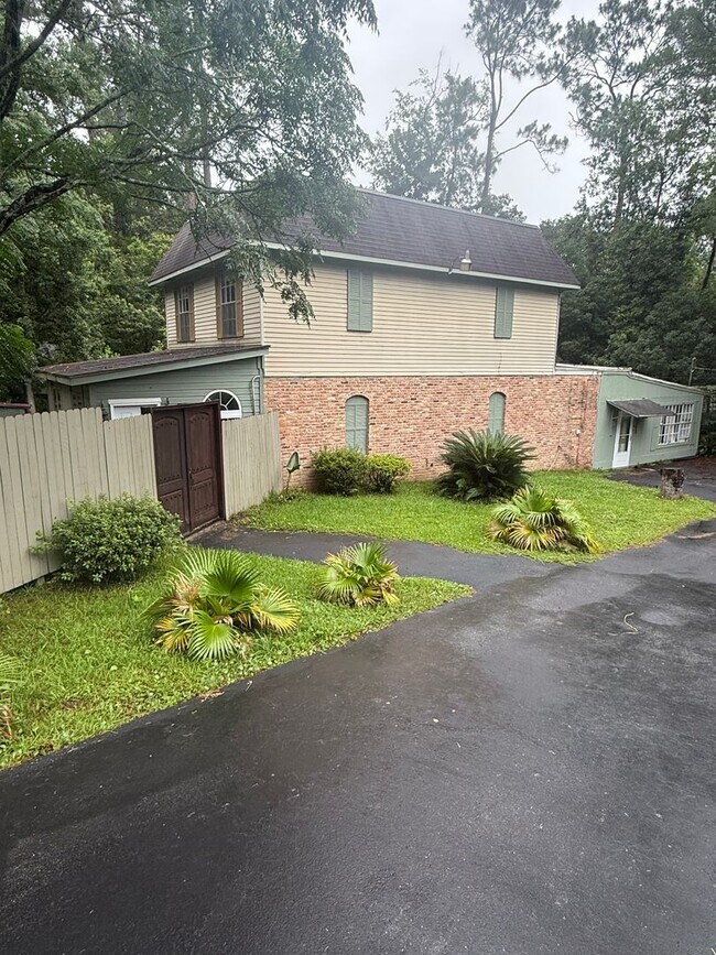 Building Photo - 3532 Spring Hill Ave