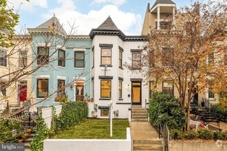 Building Photo - 147 Adams St NW