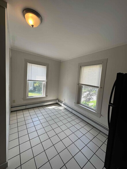 Building Photo - 38 Pine St