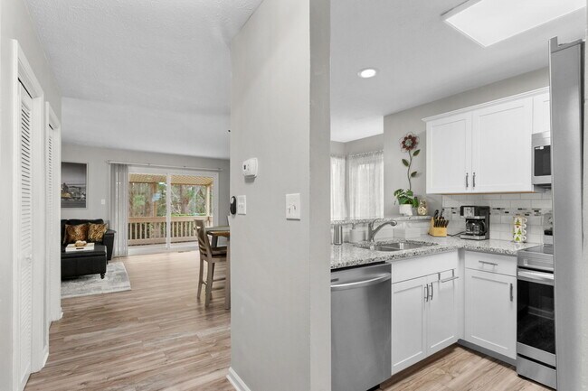 Building Photo - 4088 Fairway Lakes Dr