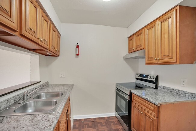 Building Photo - 500-502 Behrman Hwy