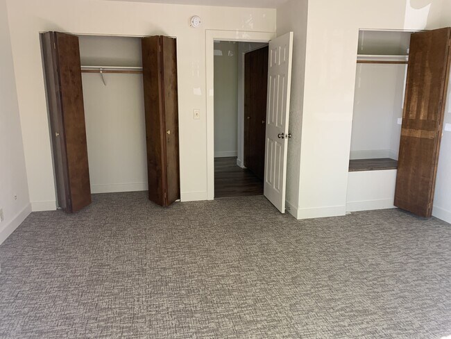 Building Photo - 167 Lincoln Way