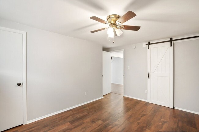 Building Photo - Move in ready home on Parkview
