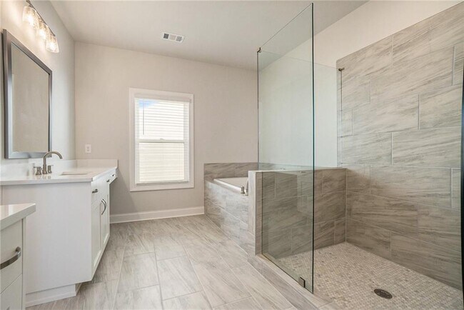 Building Photo - 106 Basil St