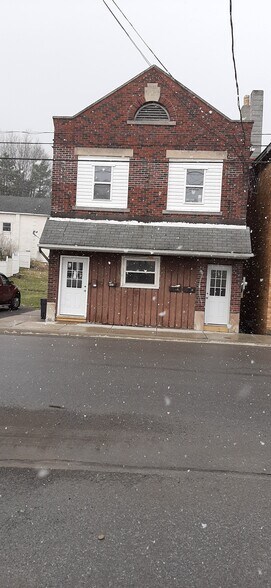 Building Photo - 605 Main St