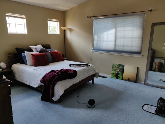 Building Photo - 7516 Tricia Rd NE