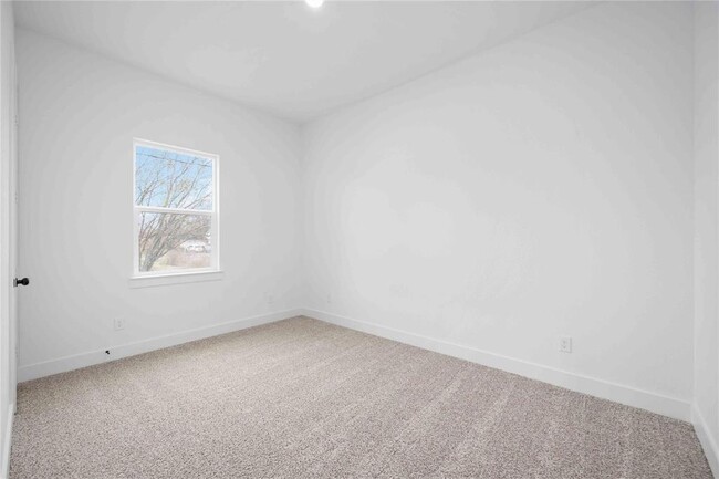 Building Photo - 5322 Rue St