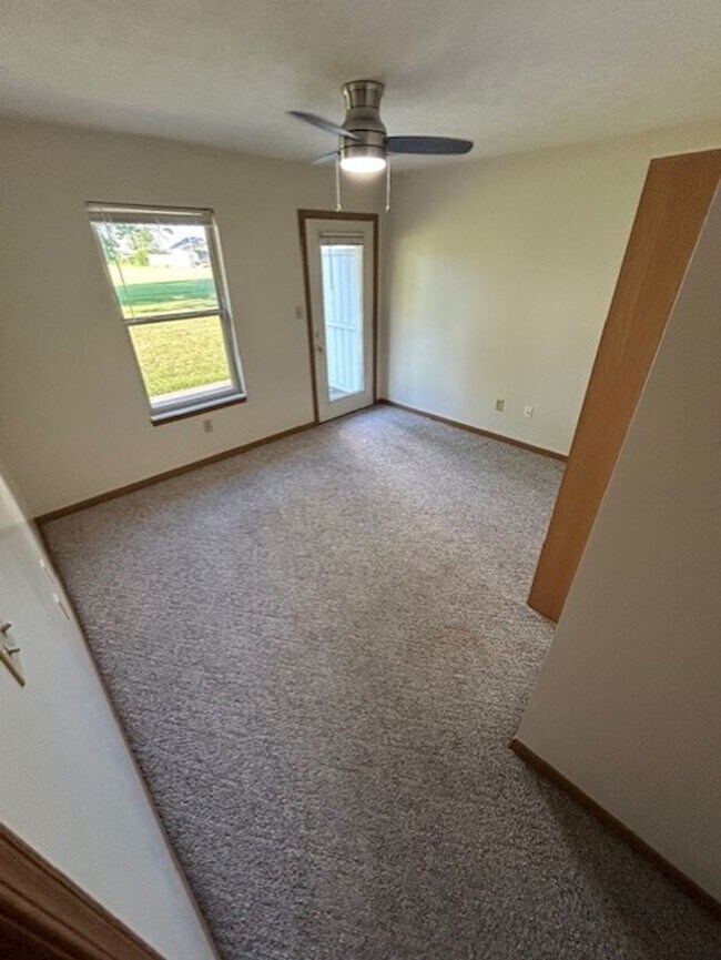 Building Photo - Black Friday Move-in Special! Up to $500 off!