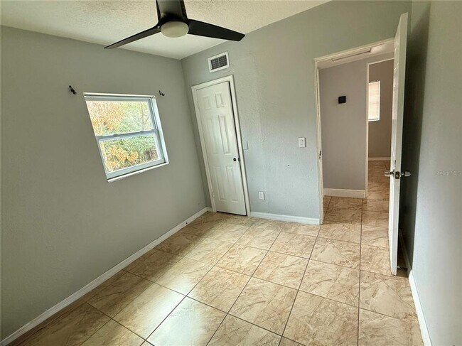 Building Photo - 139 Mayfair Cir