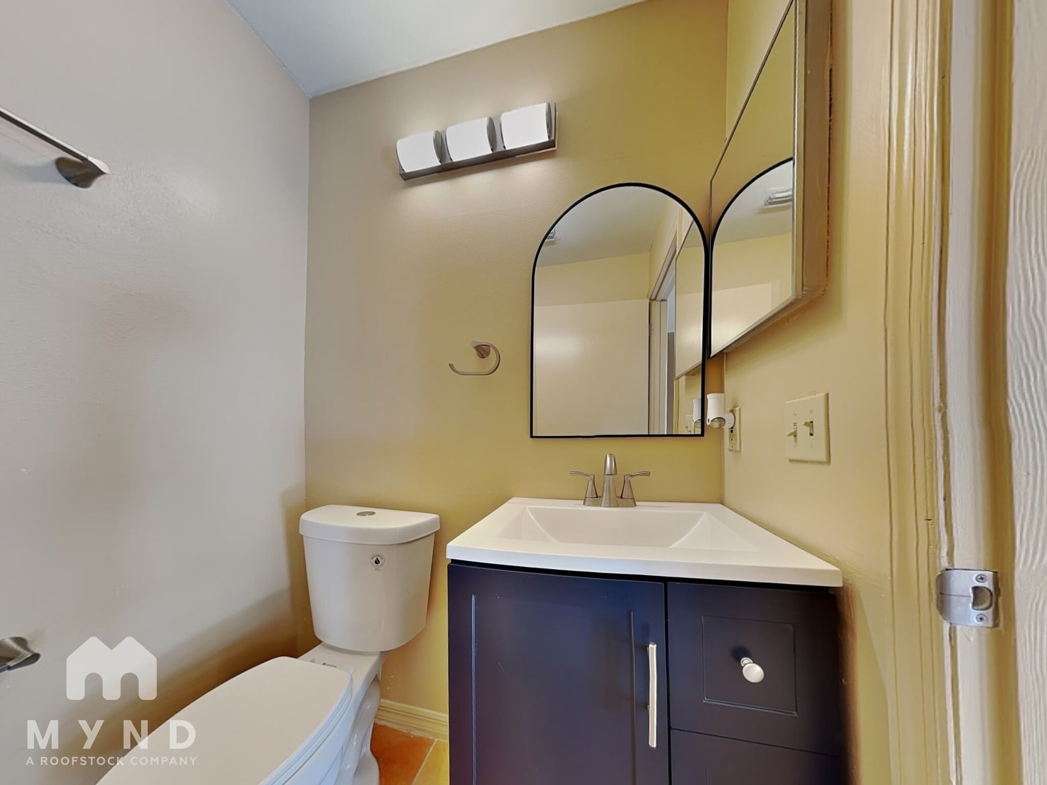 Building Photo - 1938 Blue Fox Ct