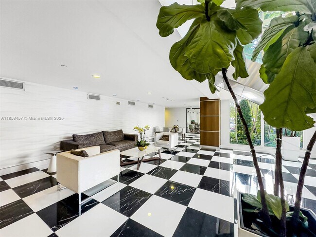 Building Photo - 1800 N Bayshore Dr