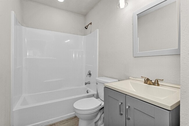 Building Photo - 15225 Woodforest Blvd