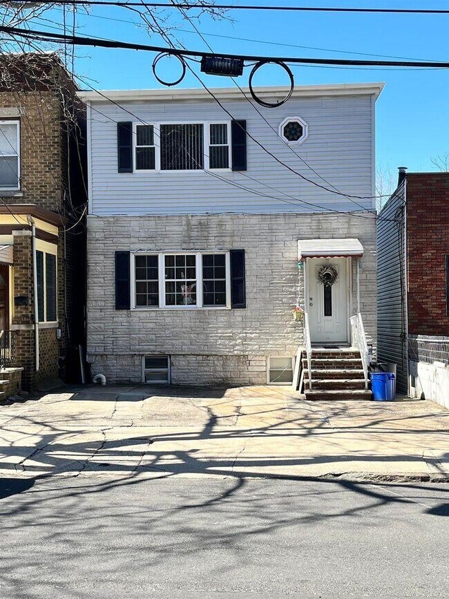 Building Photo - 105 Columbia Ave