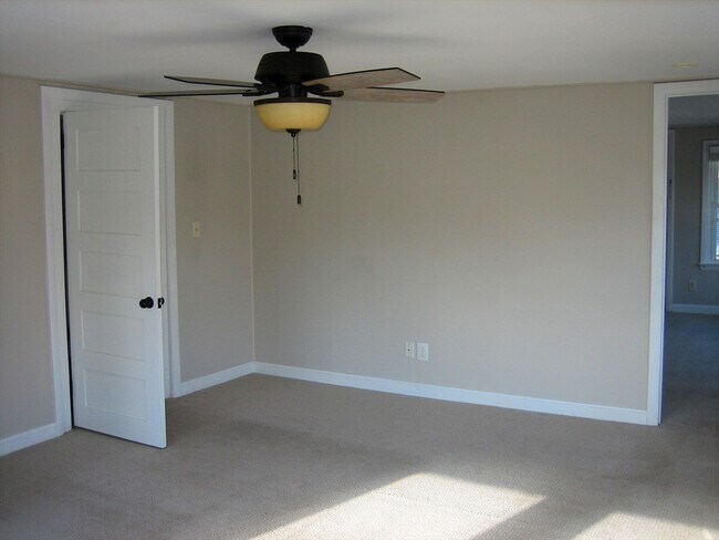 Building Photo - 706 Lancaster St