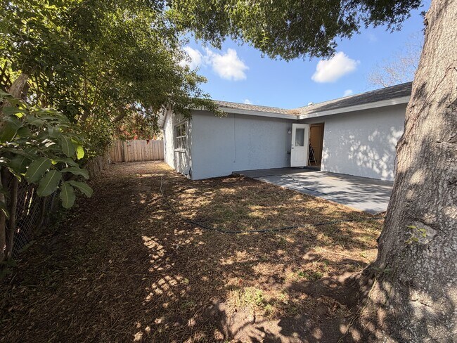 Building Photo - 10489 113th St N