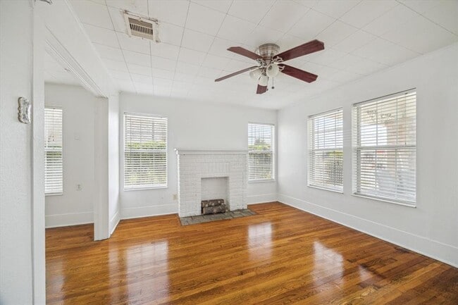 Building Photo - 2504 Oakcliff St