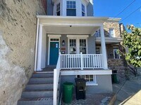 Building Photo - 445 Manor St