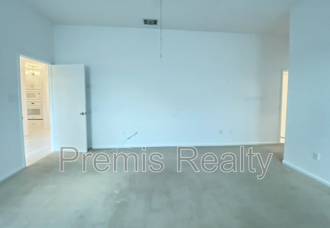 Building Photo - 642 Weathersfield Dr