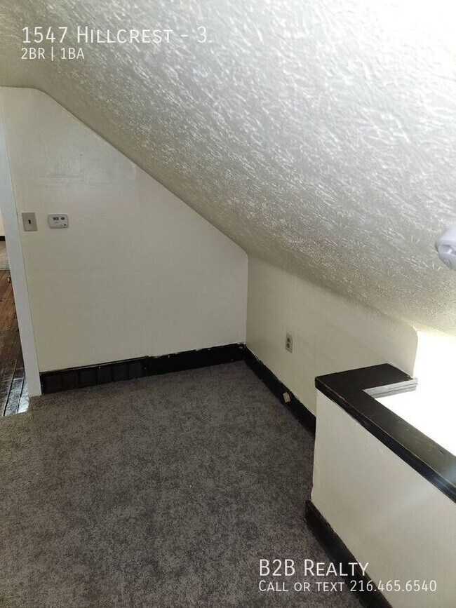 Building Photo - 1547 Hillcrest-3.