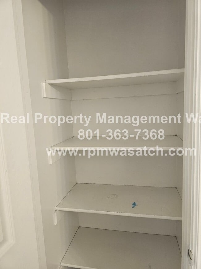 Building Photo - Perfect Multi Level home in West Vally City Utah