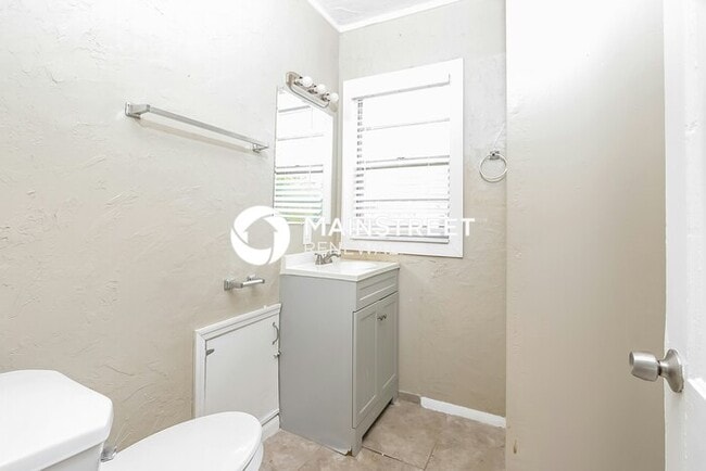 Building Photo - 3 Bedroom Pet-Friendly Home in West Palm Beach, FL with Main Street Renewal