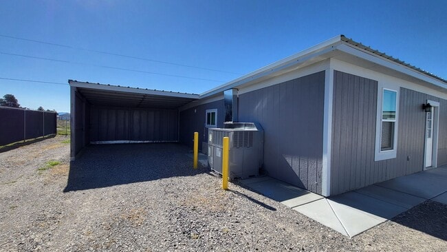 Building Photo - 1611 E Gamebird Rd