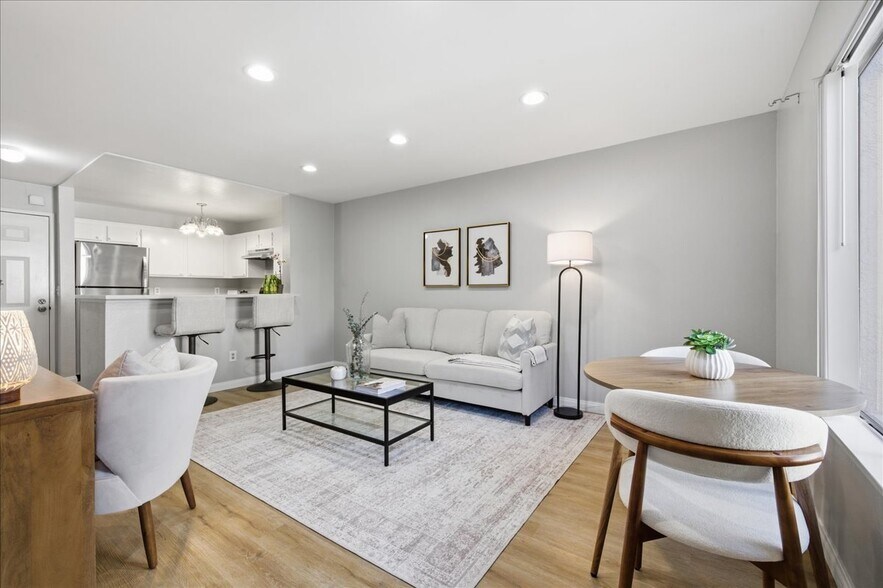 Building Photo - 3440 Lebon Dr