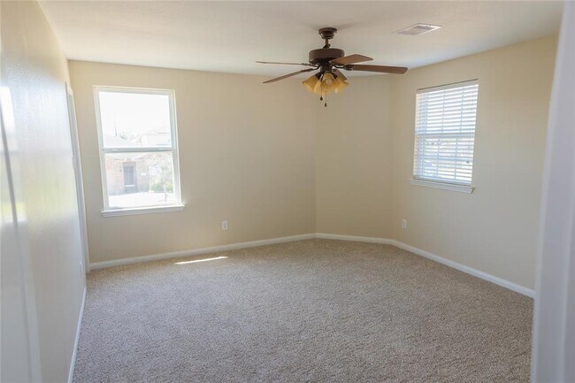 Building Photo - 5123 Harbor Palm Dr