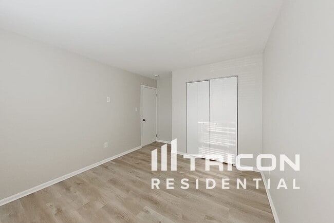 Building Photo - 5105 Aldershot Dr