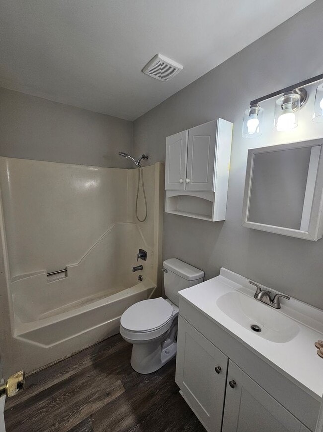 Building Photo - Newly Renovated 2 Bedroom Off Of GumBranch