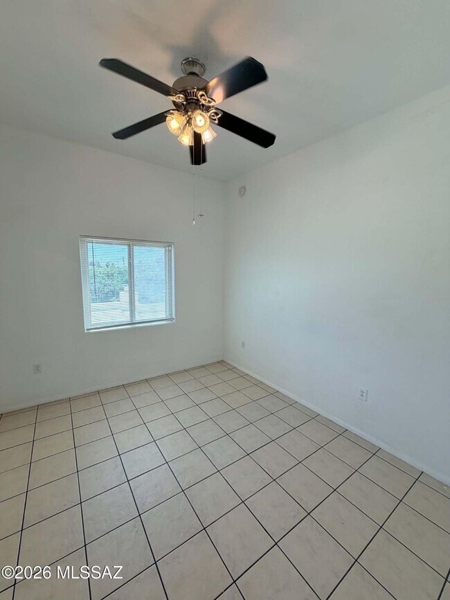 Building Photo - 934 N Campbell Ave