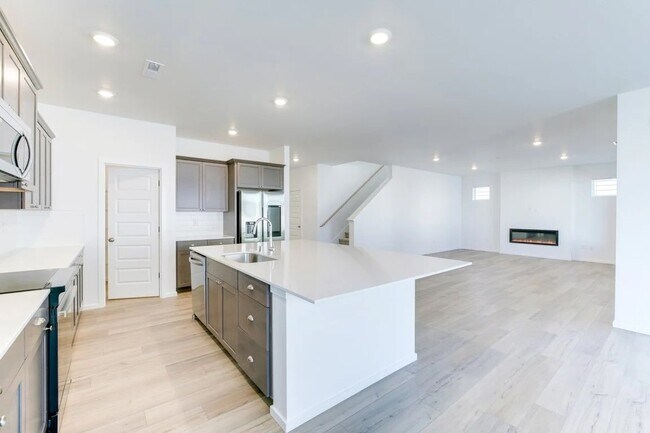 Building Photo - 6130 Crestner Dr SW
