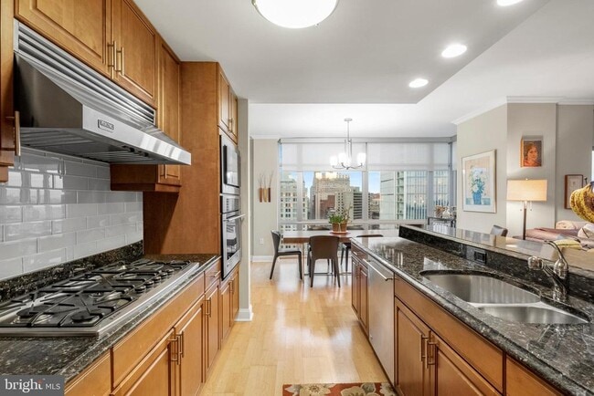 Building Photo - 400 S Broad St