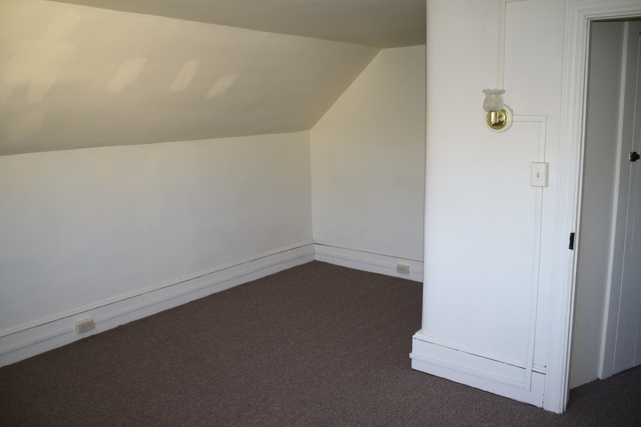 Building Photo - 362 E Main St