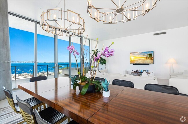 Building Photo - 2669 S Bayshore Dr