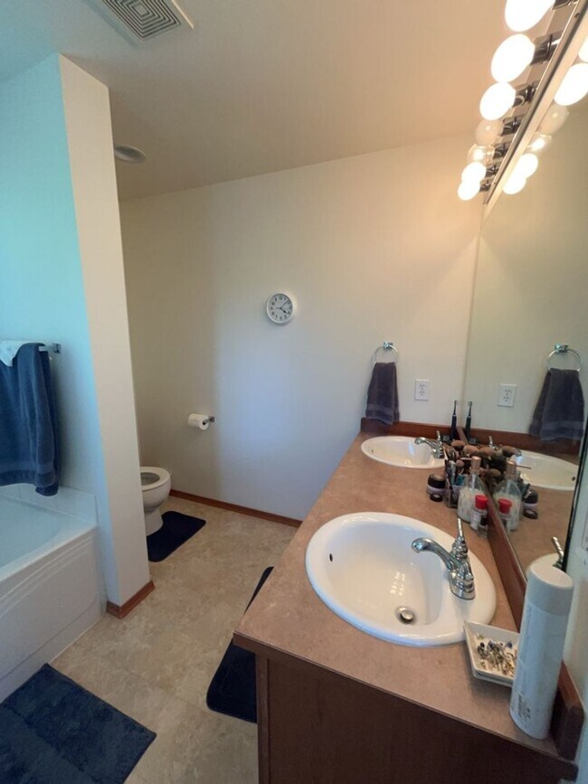 Building Photo - Spacious 3bd in Lake Stevens
